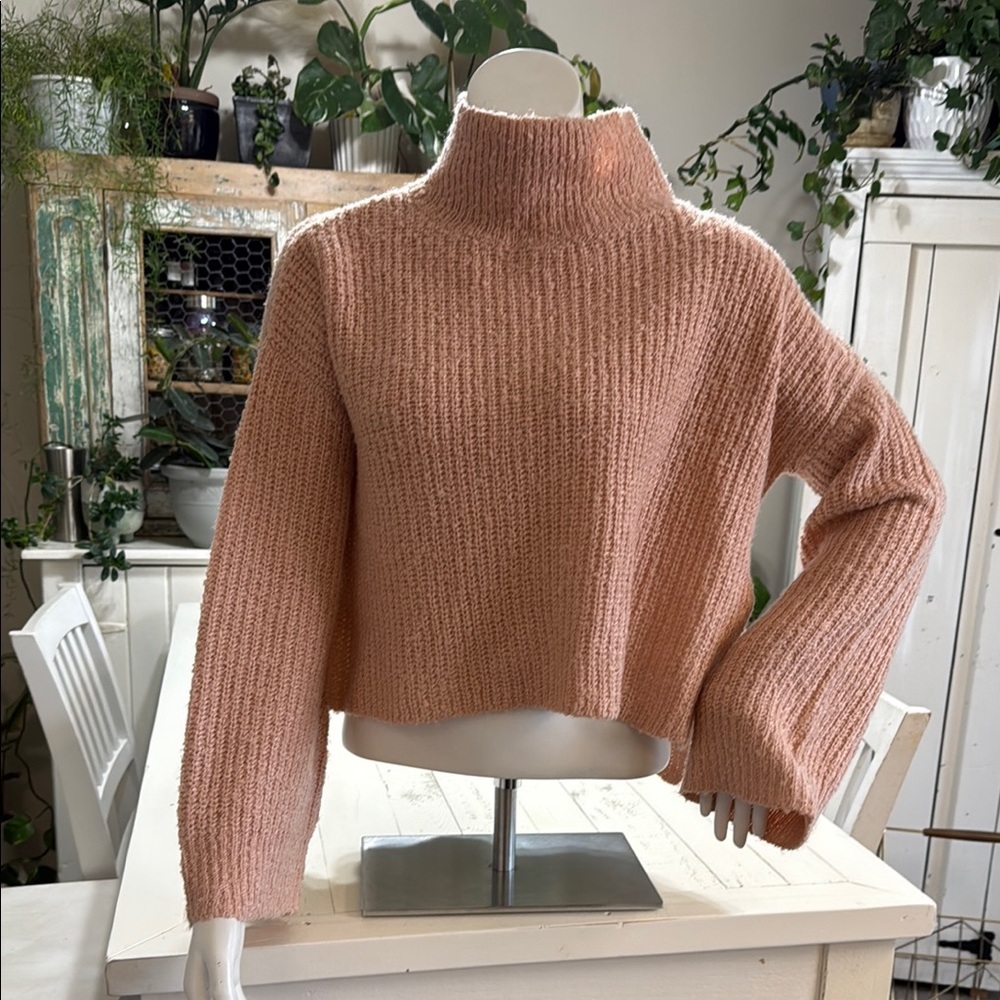 Urban heritage M, cropped slit bell sleeve knit sweater petal pink turtleneck